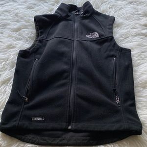 The Northface Woman’s Windwall Medium Black Vest
